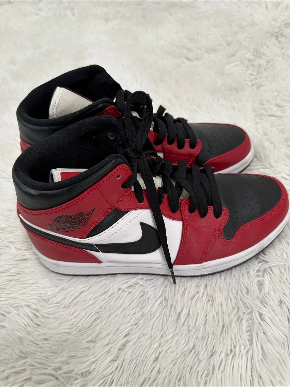 ❤️ Jordan 1 Mid Chicago Shoe